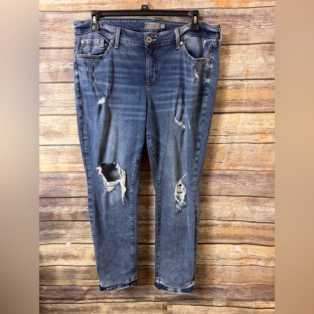 Torrid Boyfriend Straight Jeans 18 High Rise Distressed Ripped Stretch‎ - Picture 2 of 6